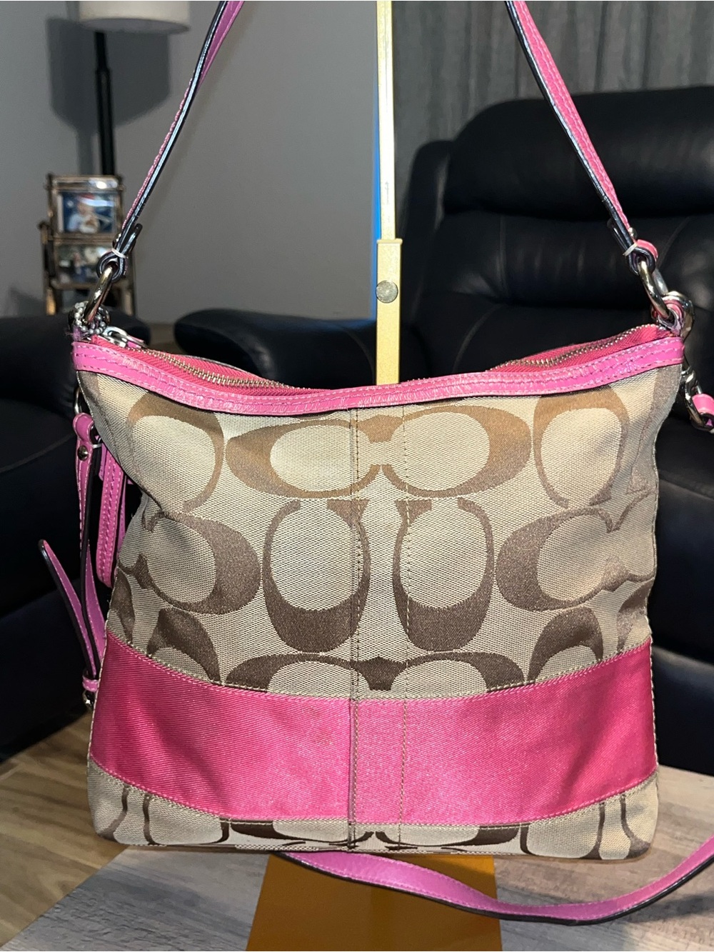 Coach Beige Signature Canvas Shoulder Bag with Pink Leather Trim - Picture 2 of 16